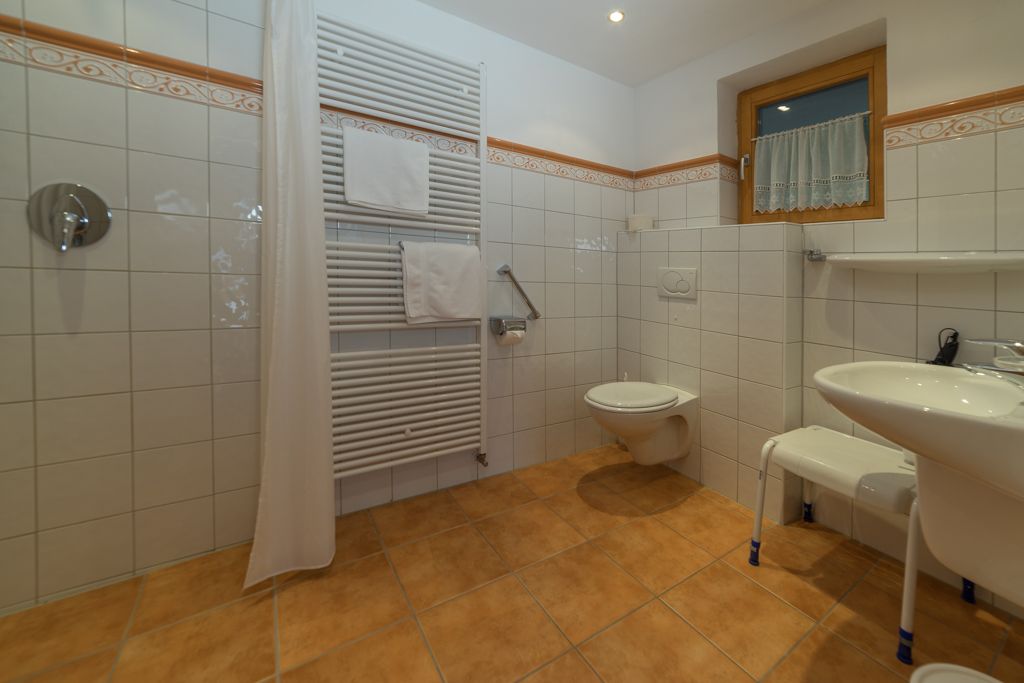 Gästehaus Funk Wallgau - Ferienwohnung Karwendel Badezimmer